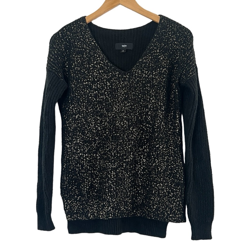 Mossimo | Sparkly long sleeve v-neck knit sweater size small
